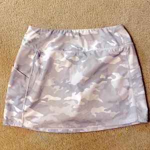 Avia skort grey camouflage print 8-10